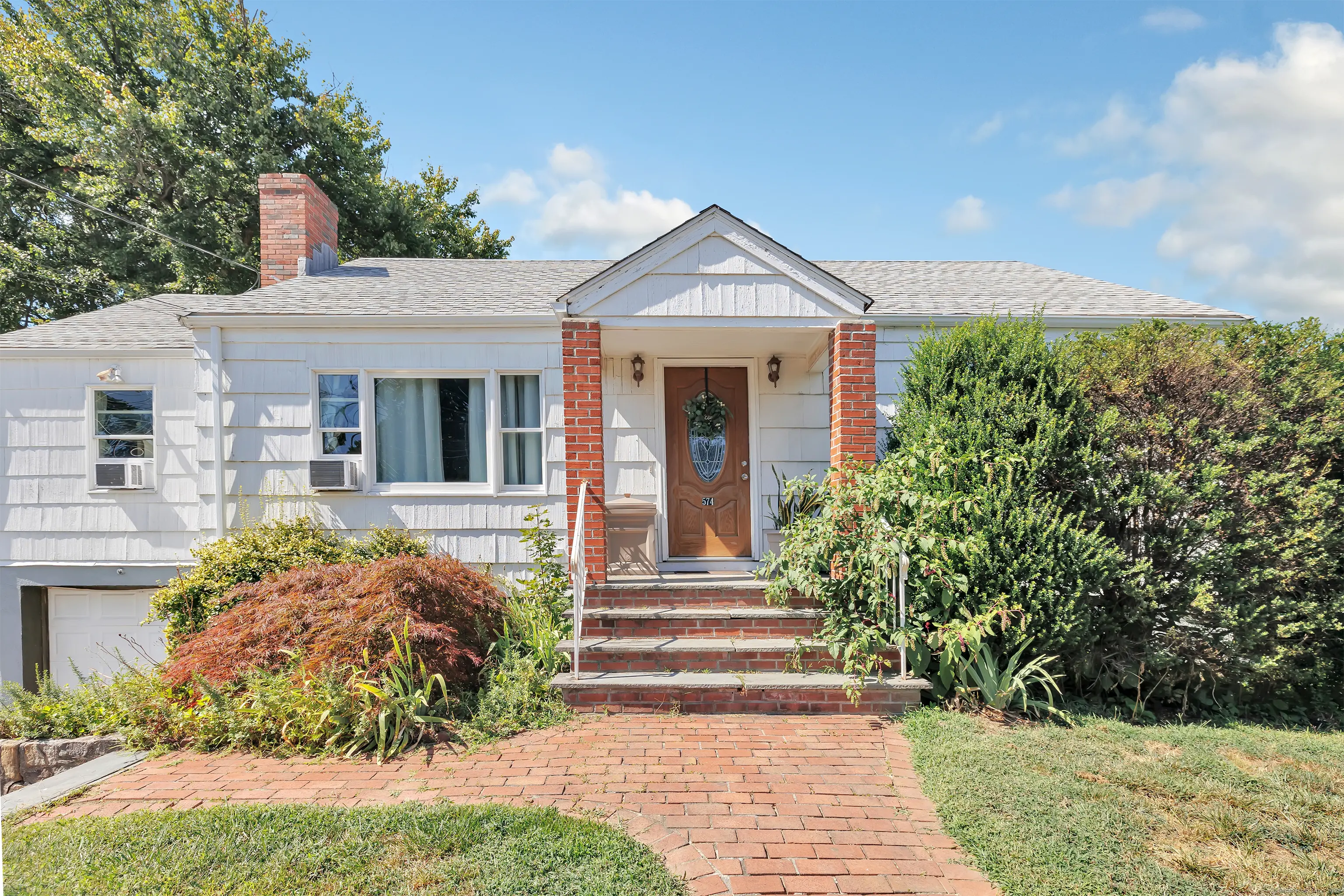 574 Thorme Street, Bridgeport