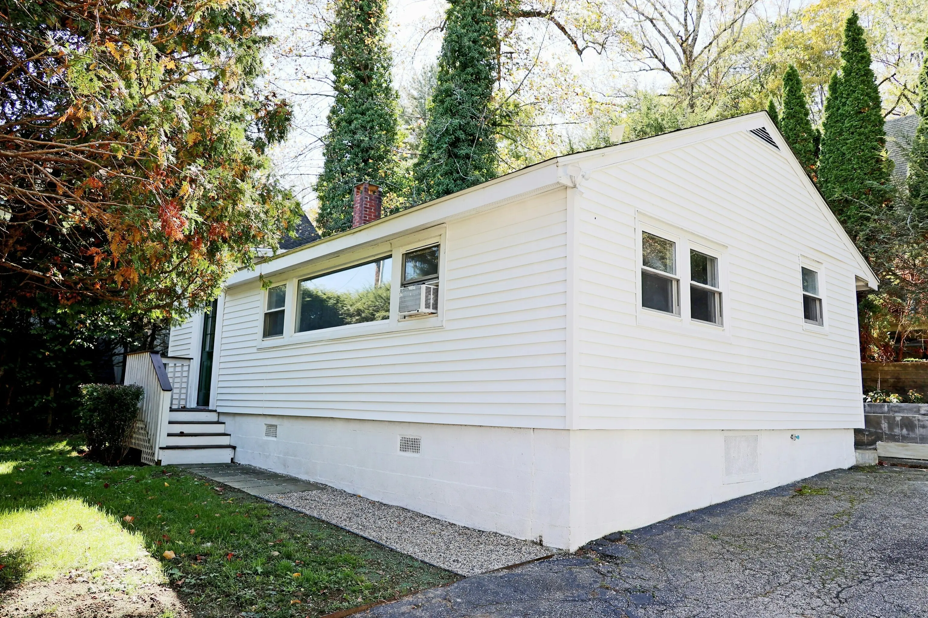 213 Mamanasco Road, Ridgefield