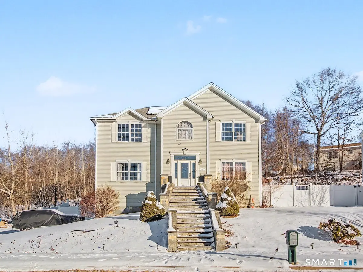 207 Ridgefield Avenue, Waterbury