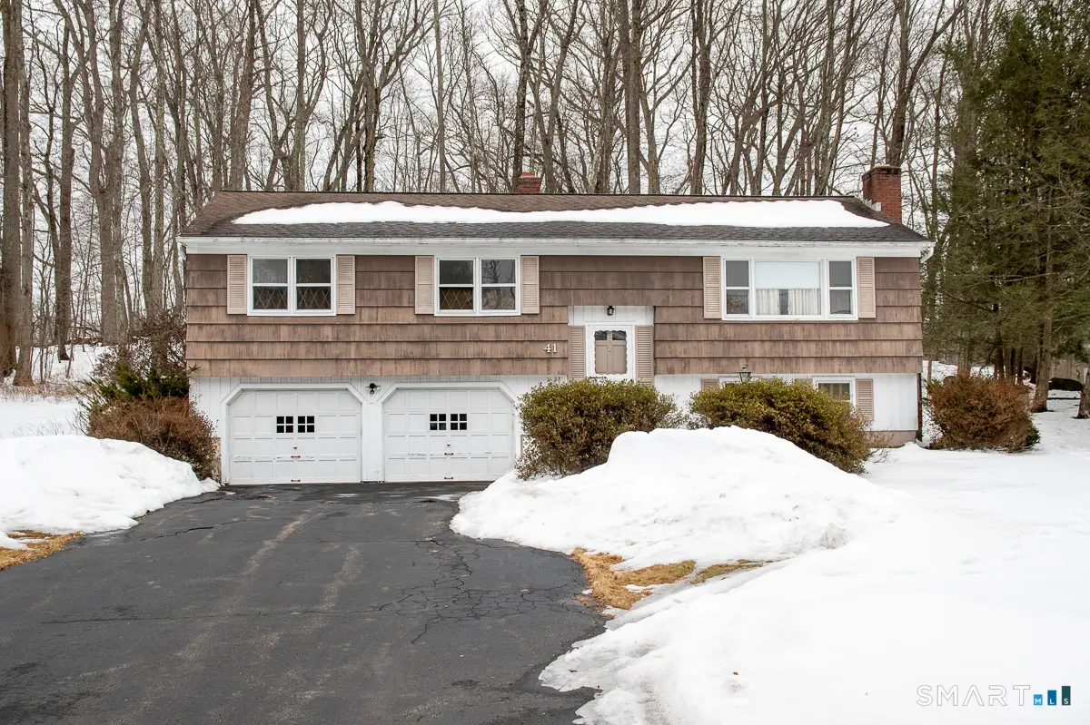 41 Longfellow Road, Shelton