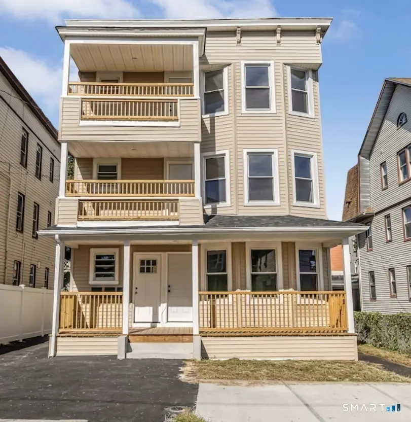 86-86 Waldorf Avenue, Bridgeport