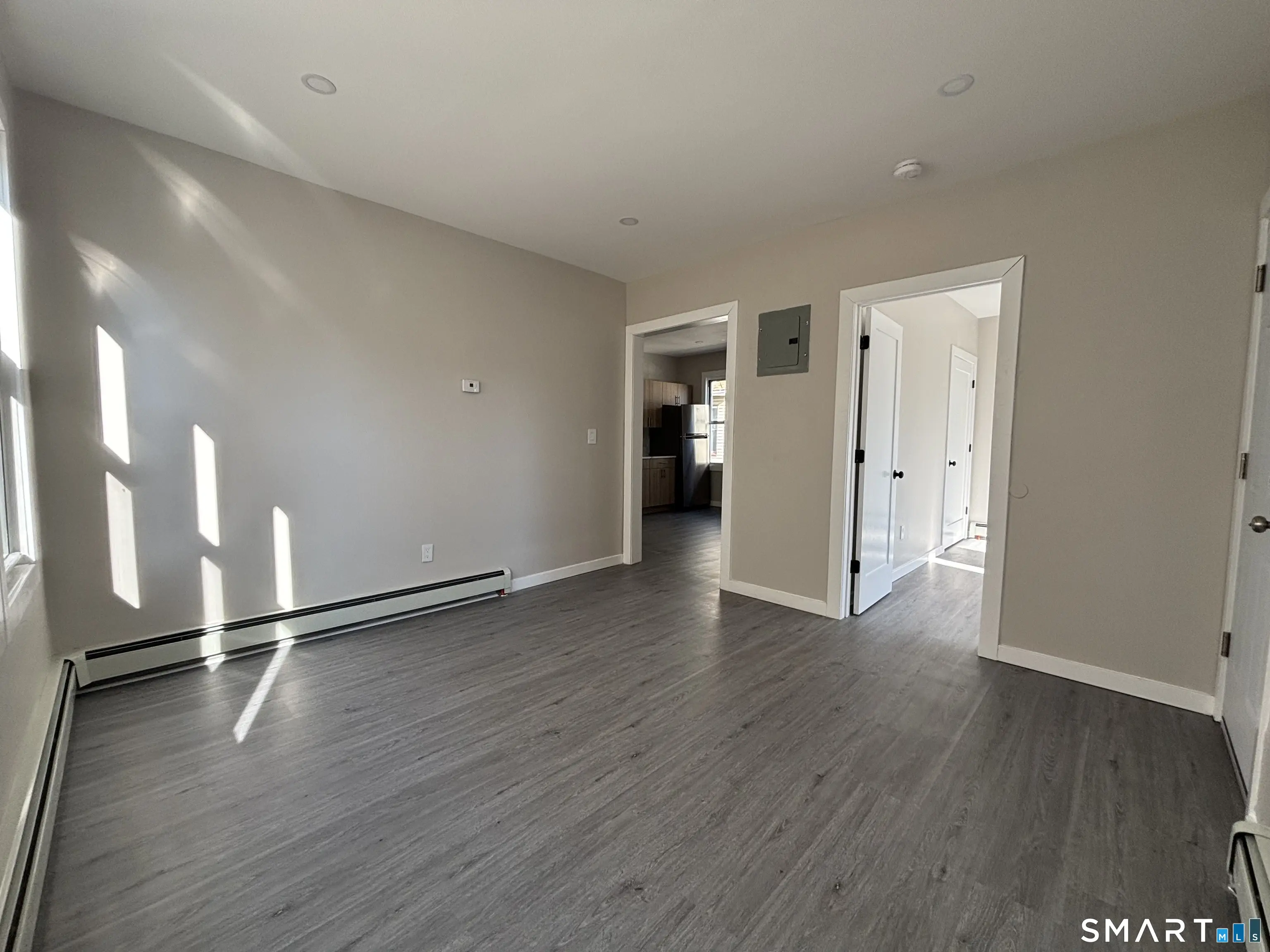 86-86 Waldorf Avenue, Bridgeport