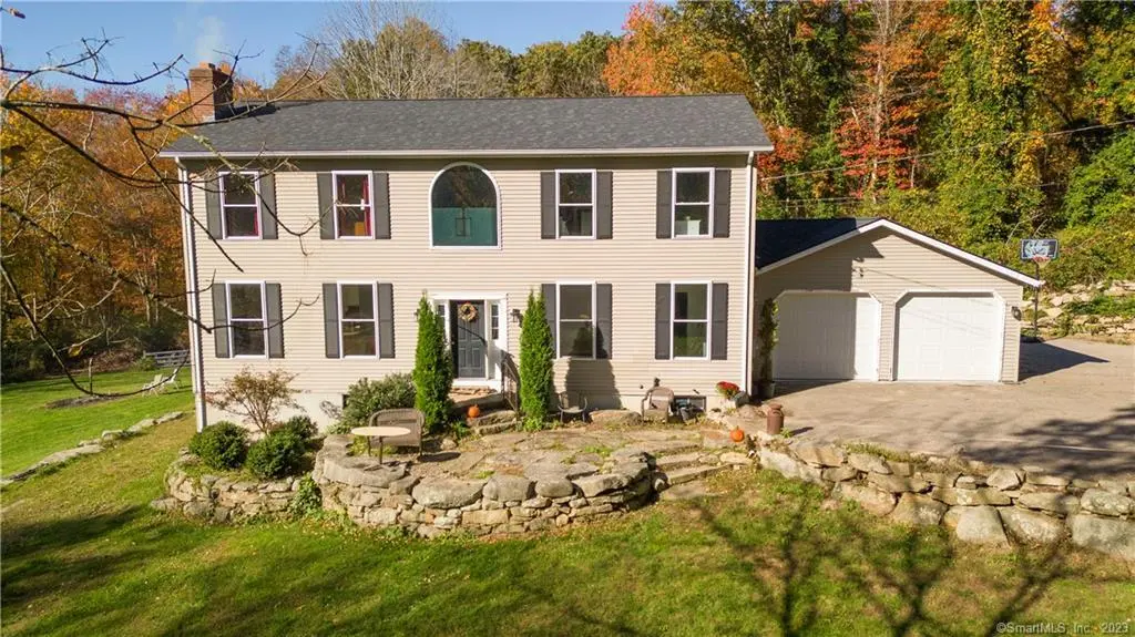 82 Fowler Road, North Stonington