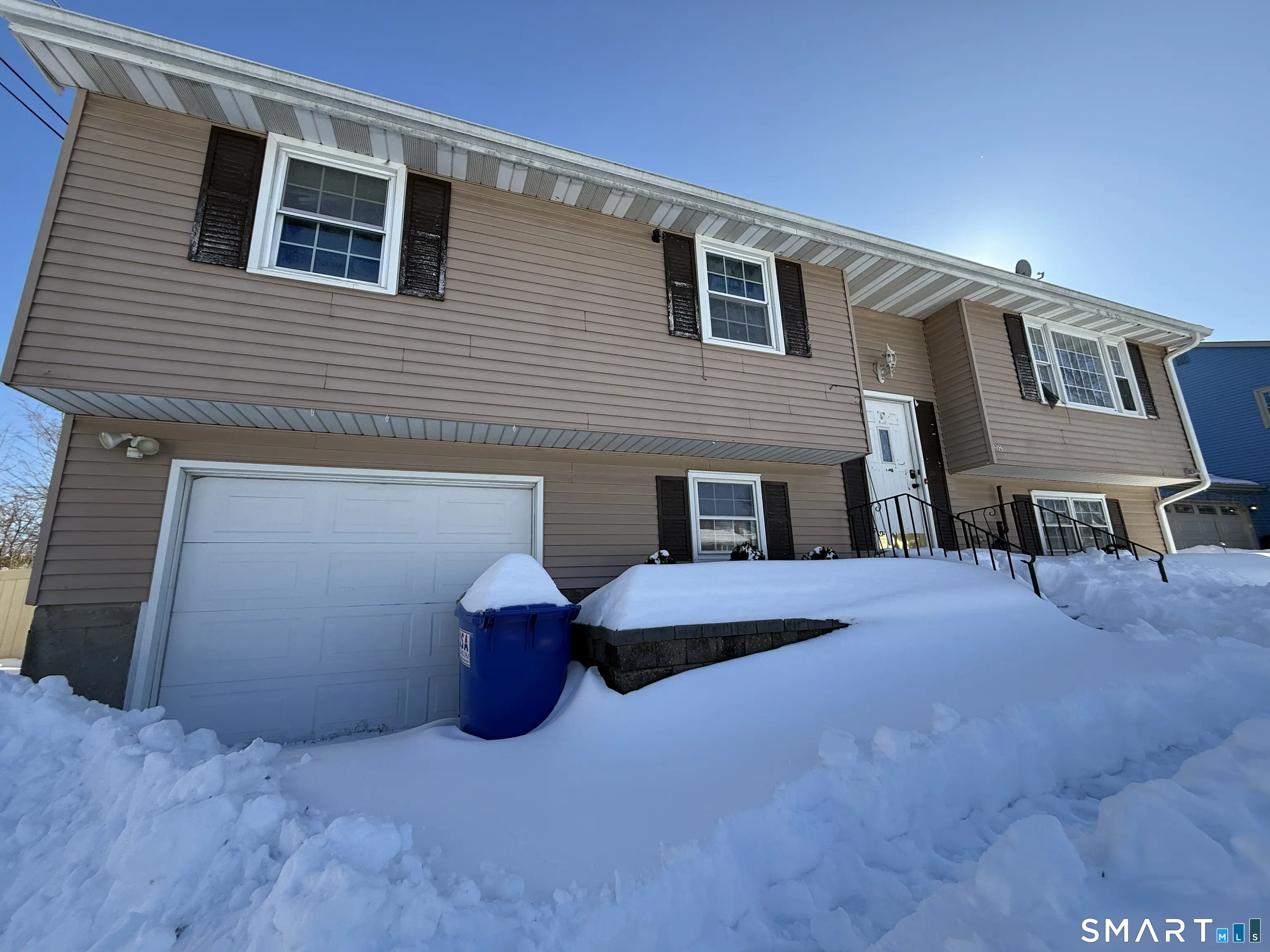 98 1st Street, Suffield