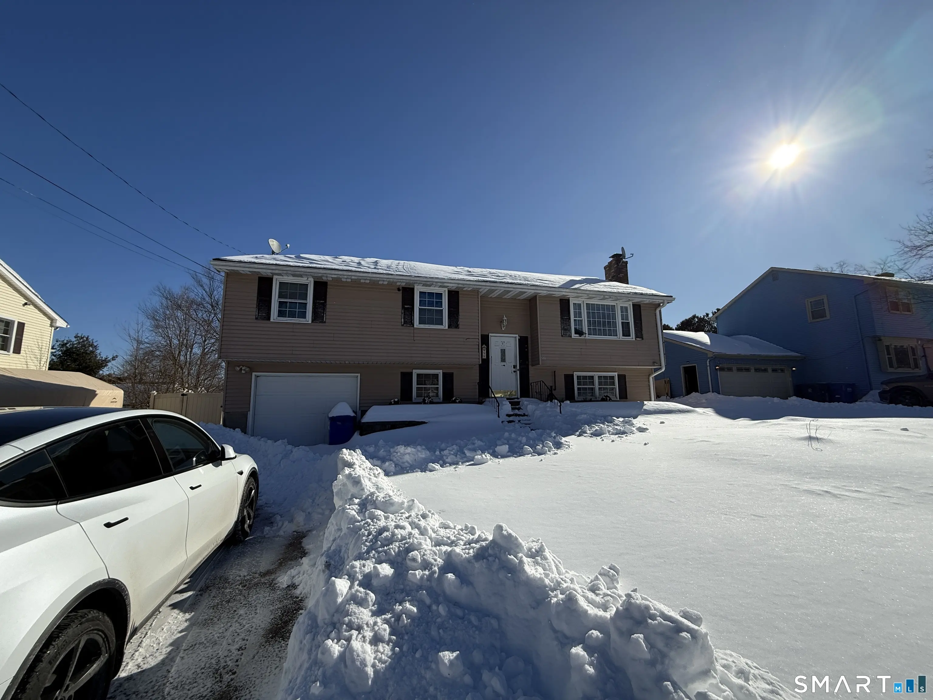 98 1st Street, Suffield
