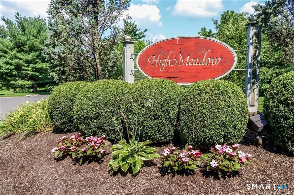 29 Ledgewood Drive 29, Brookfield