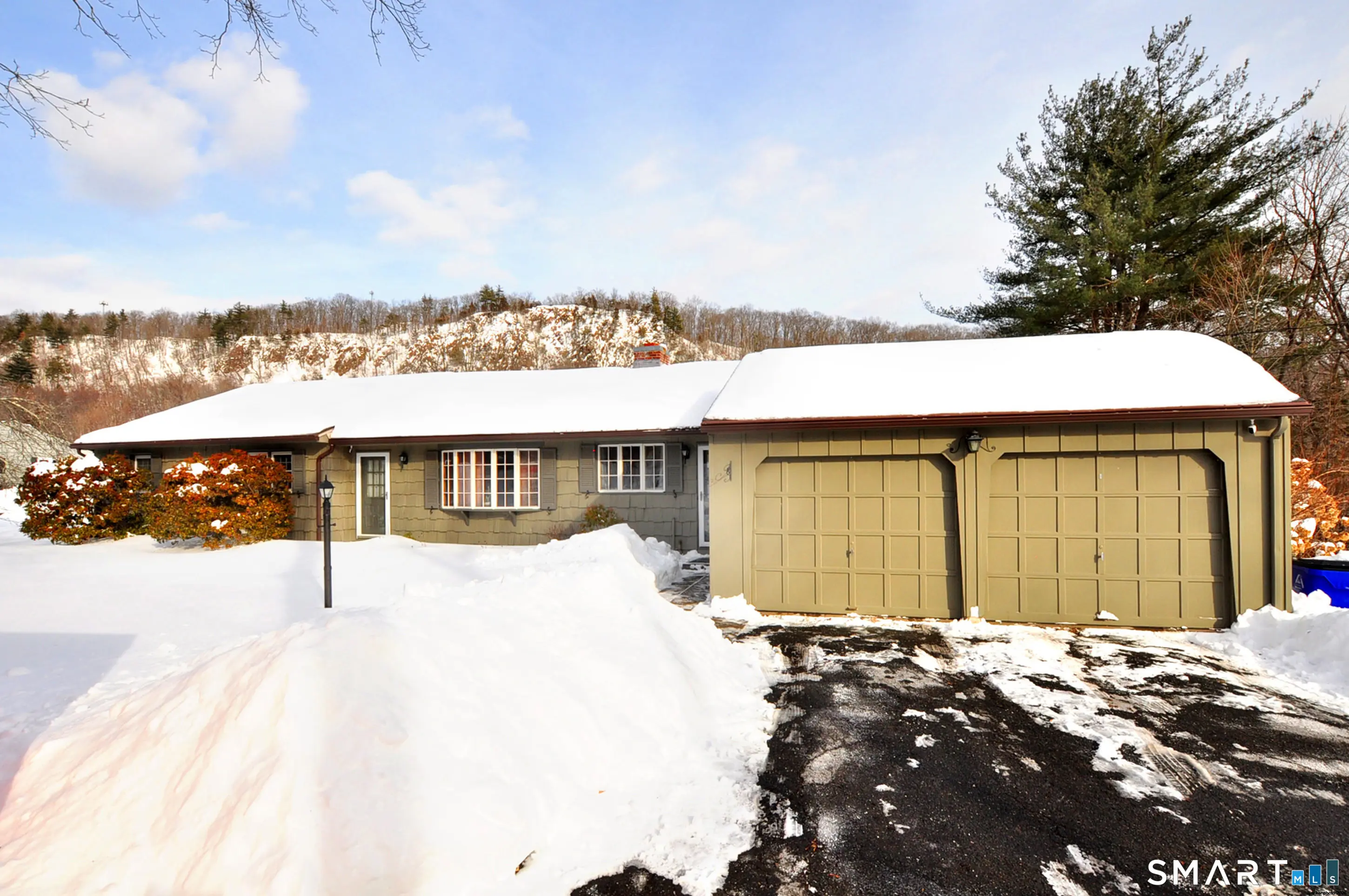 76 Newgate Road, East Granby