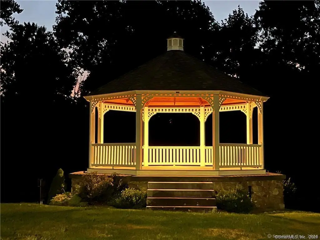 75 Gleneagle Road, Middlebury