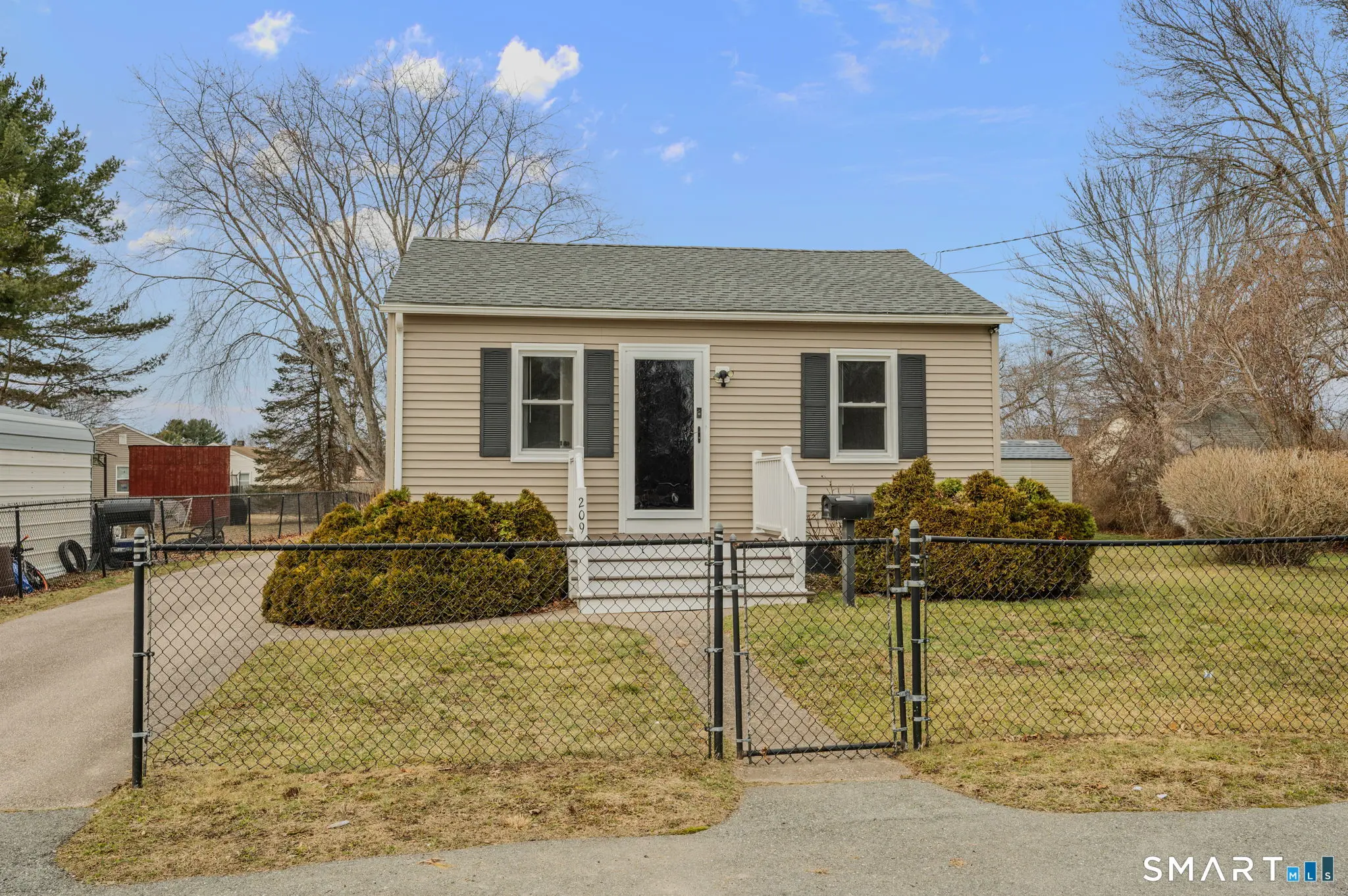 209 Midway Oval, Groton