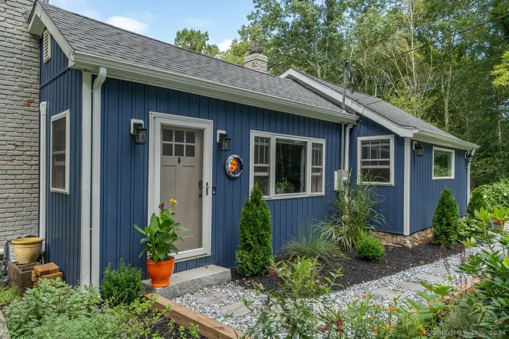 32 Twin Bridge Road, Guilford