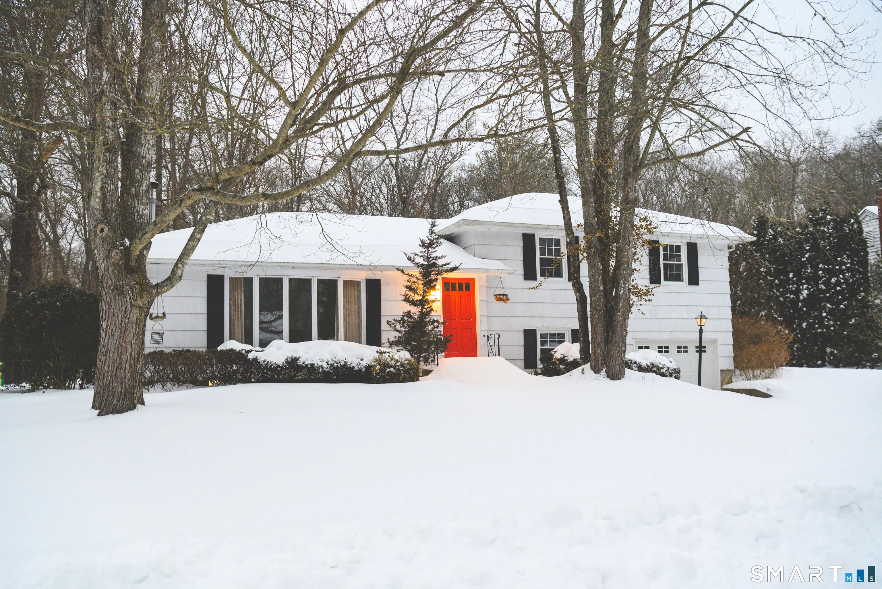 7 Old Colony Road, North Stonington