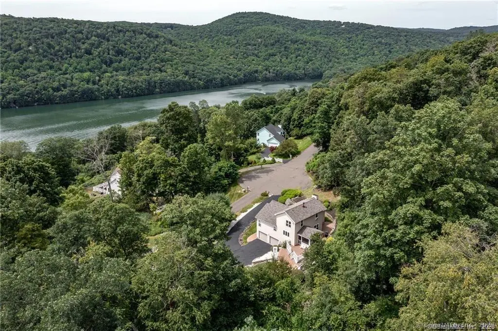 11 Squantz View Drive, New Fairfield