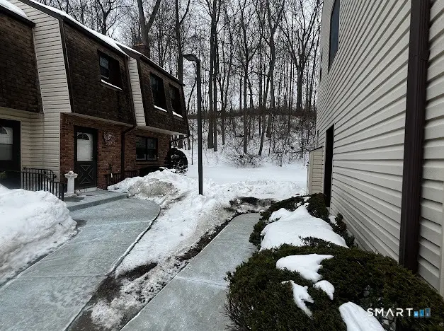 16 Homestead Lane, Brookfield