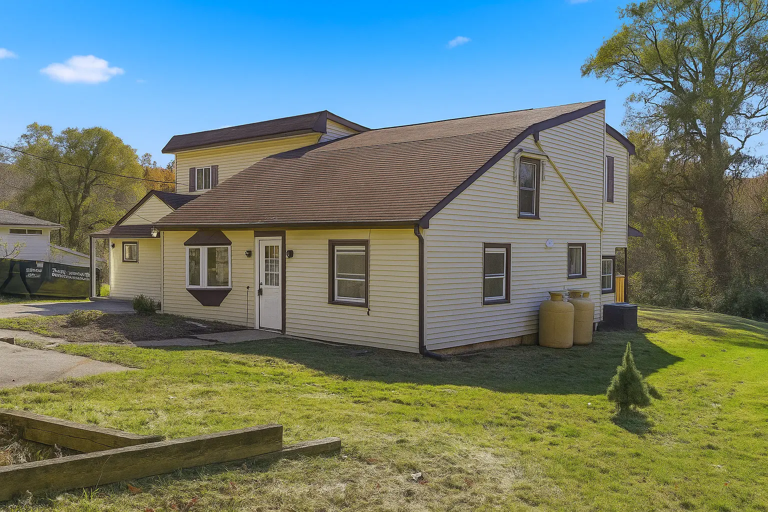 18 Pautipaug Hill Road, Sprague