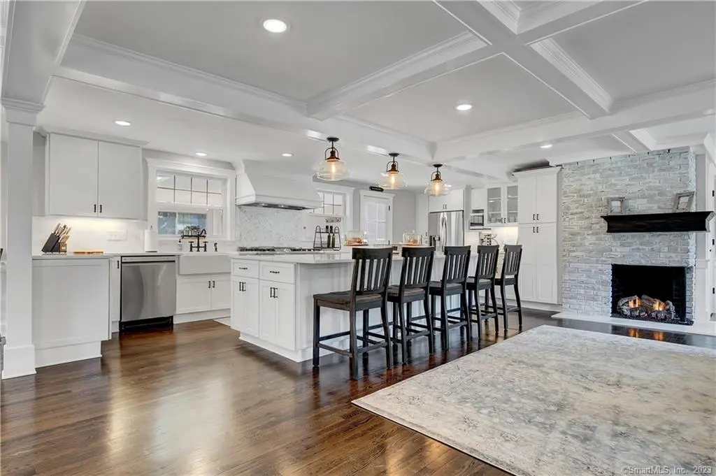 2222 Ridge Road, North Haven