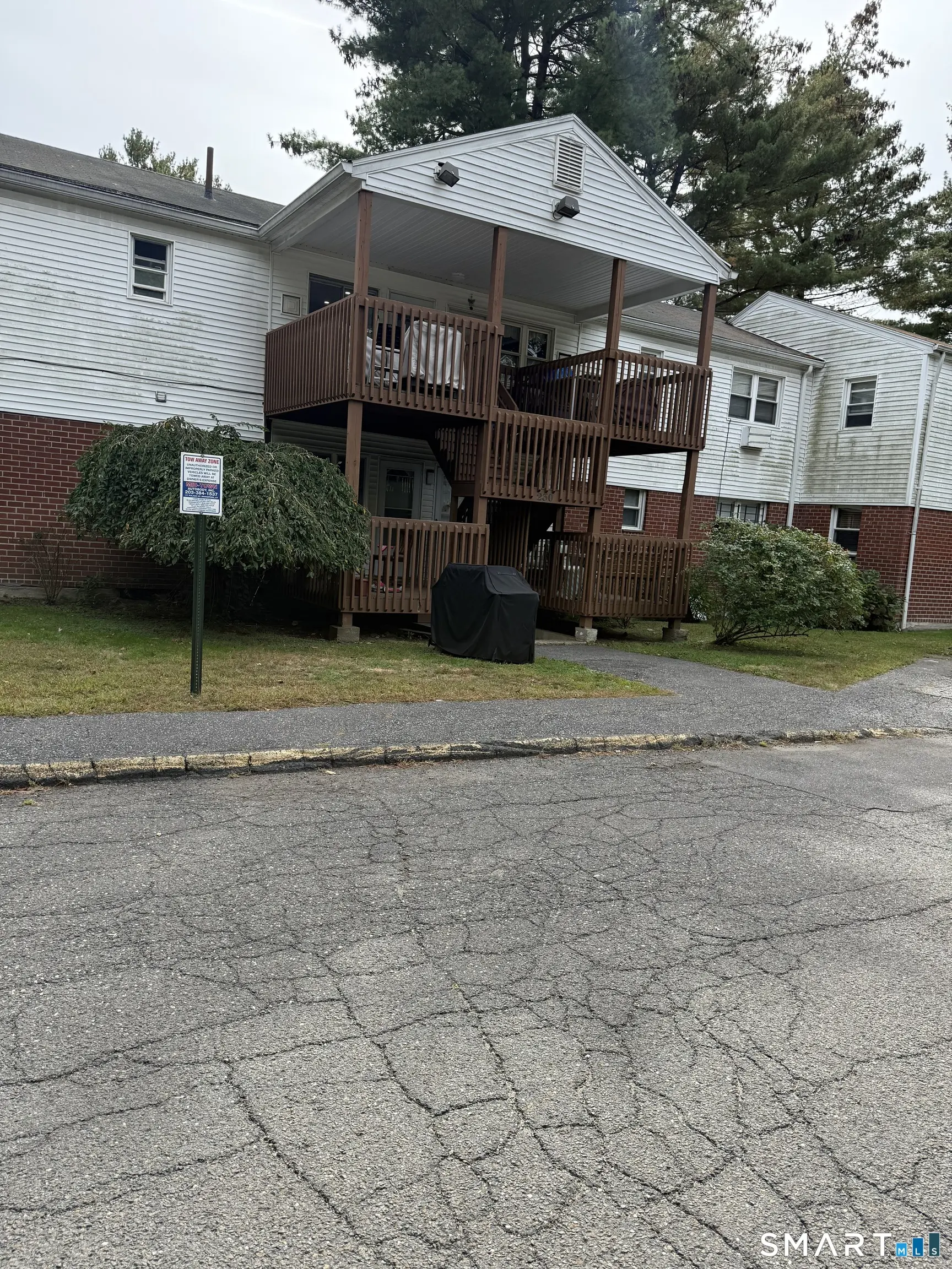 230 Cherry Hill Drive 2b, Bridgeport
