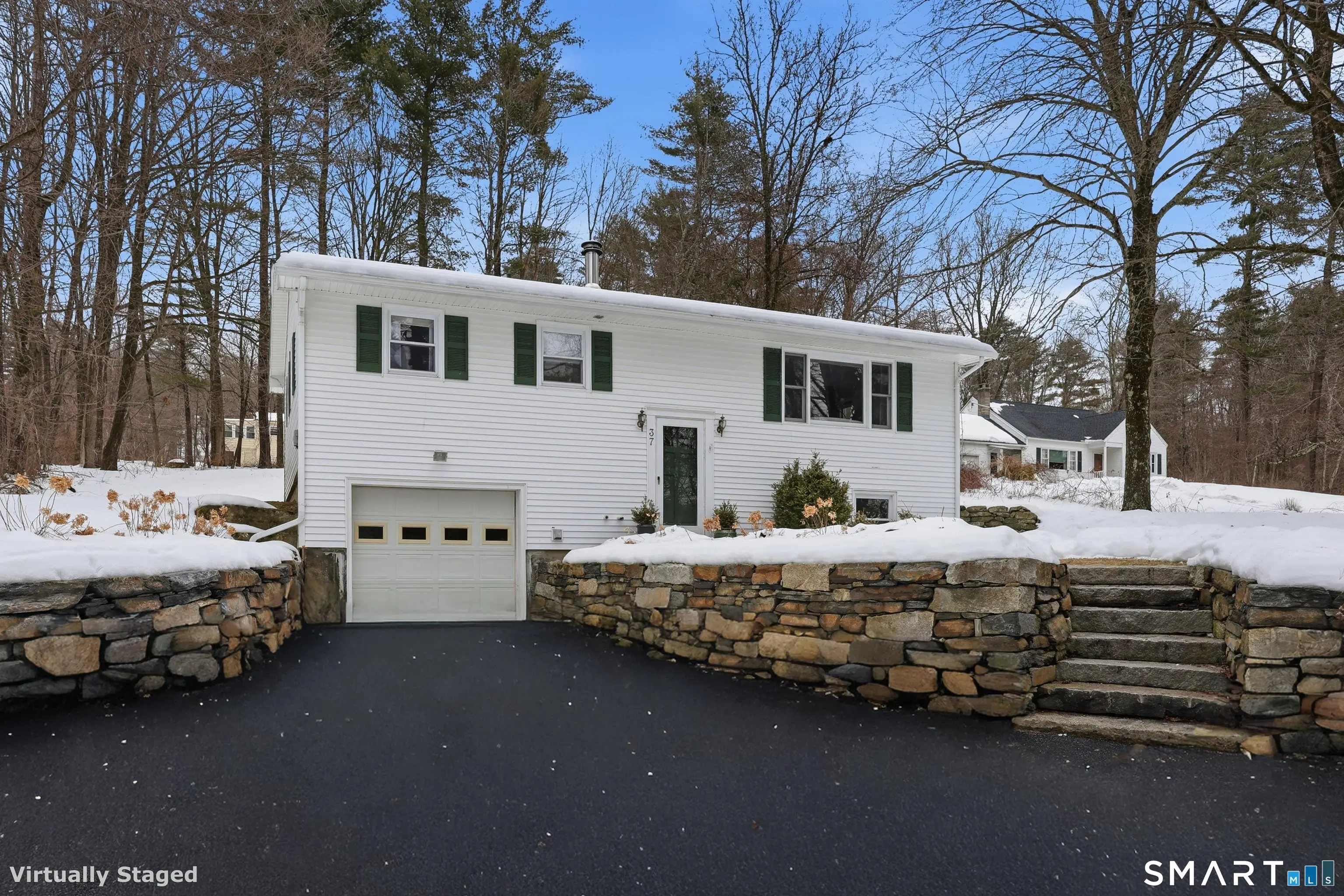 37 Greene Avenue, North Canaan