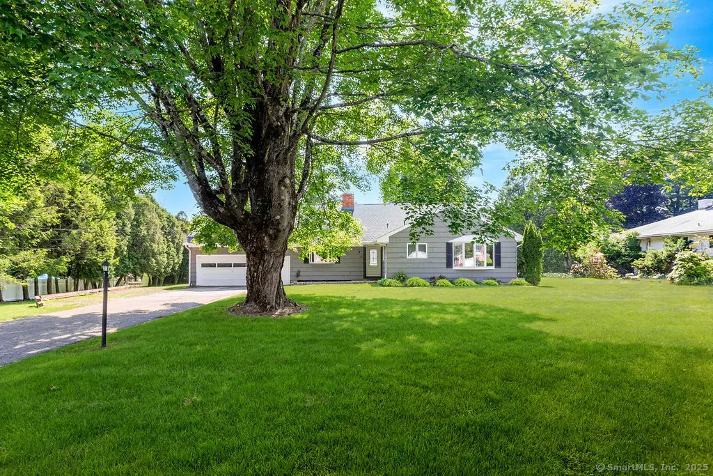 32 Redwood Drive, Bethel