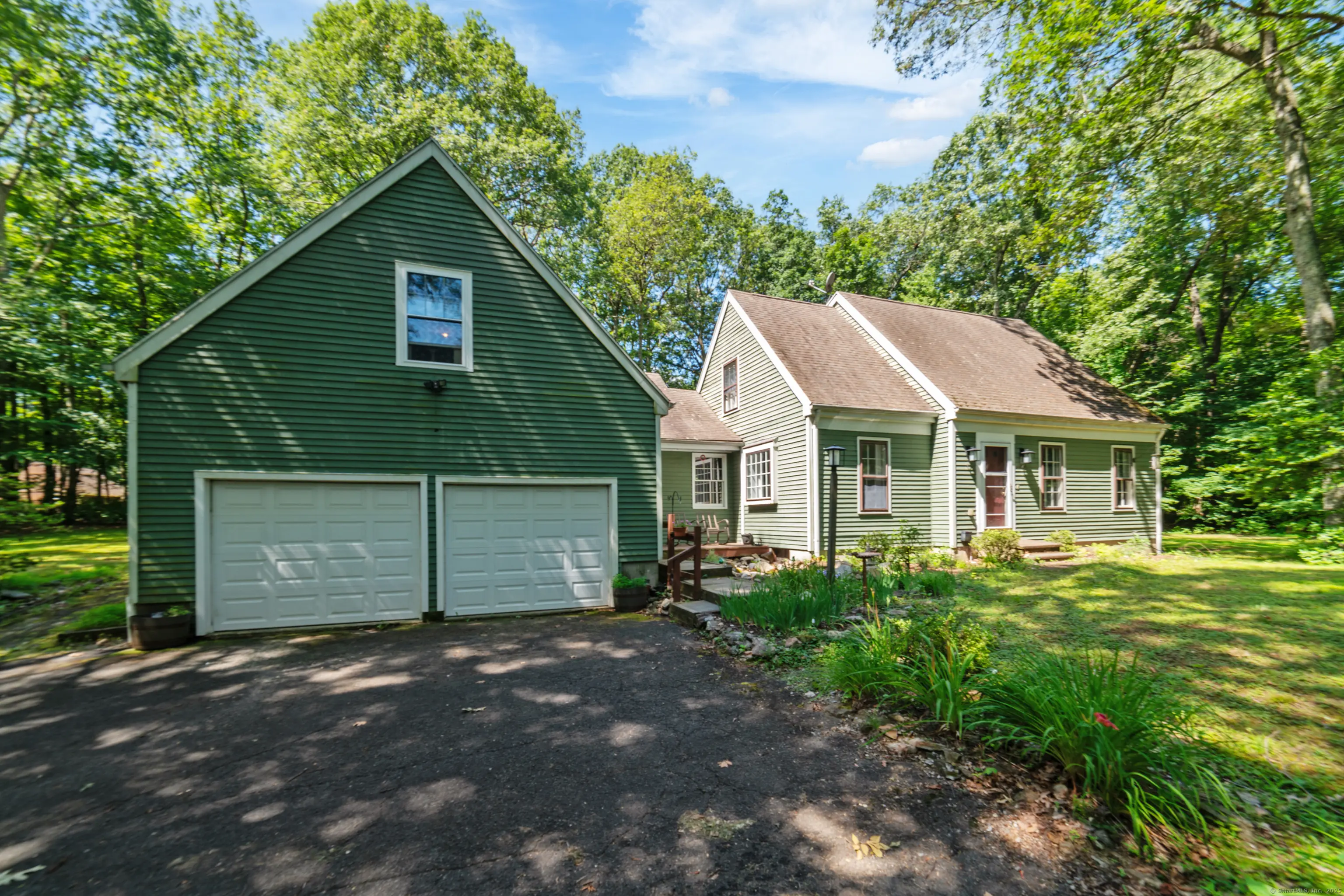 163 Hickory Lane, Southbury