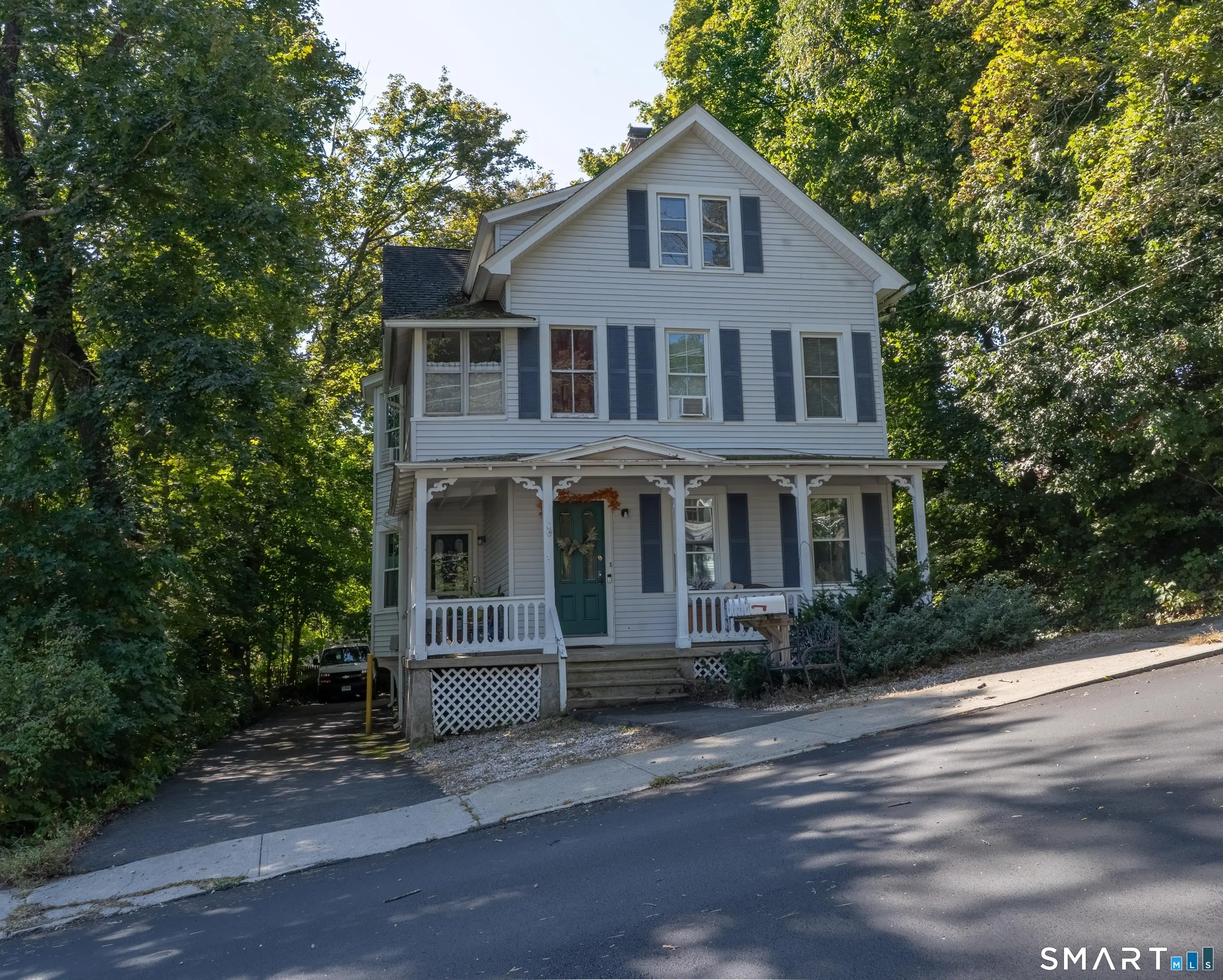 128 Millville Avenue, Naugatuck