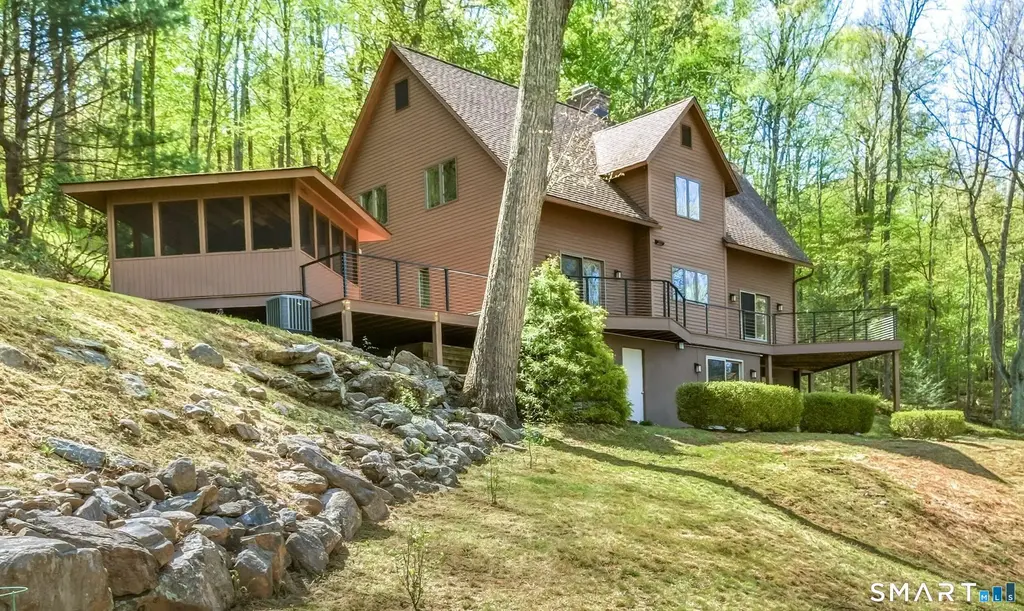 28 Garnet Road, Roxbury