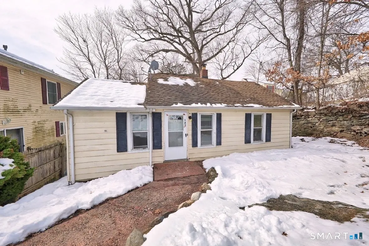 125 Robert Street, Bridgeport