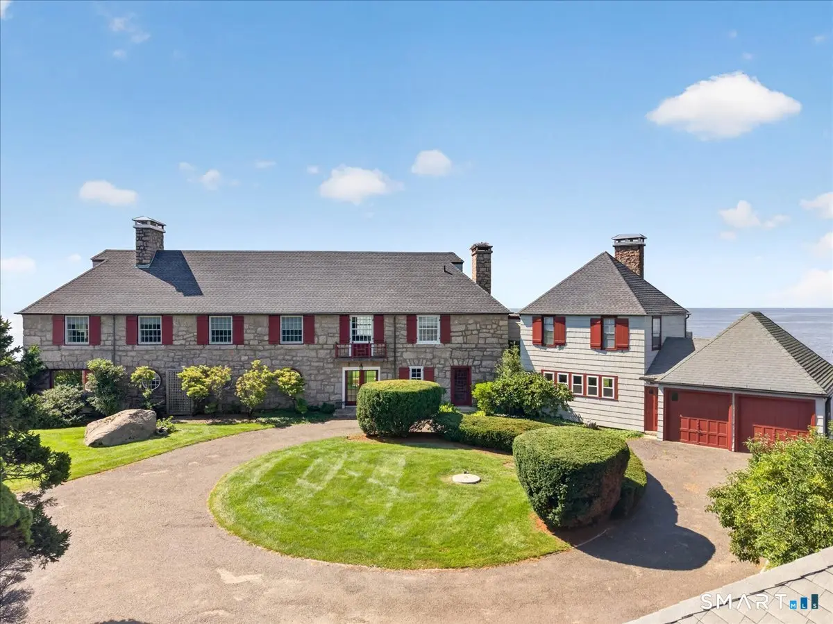 39 Vineyard Place, Guilford
