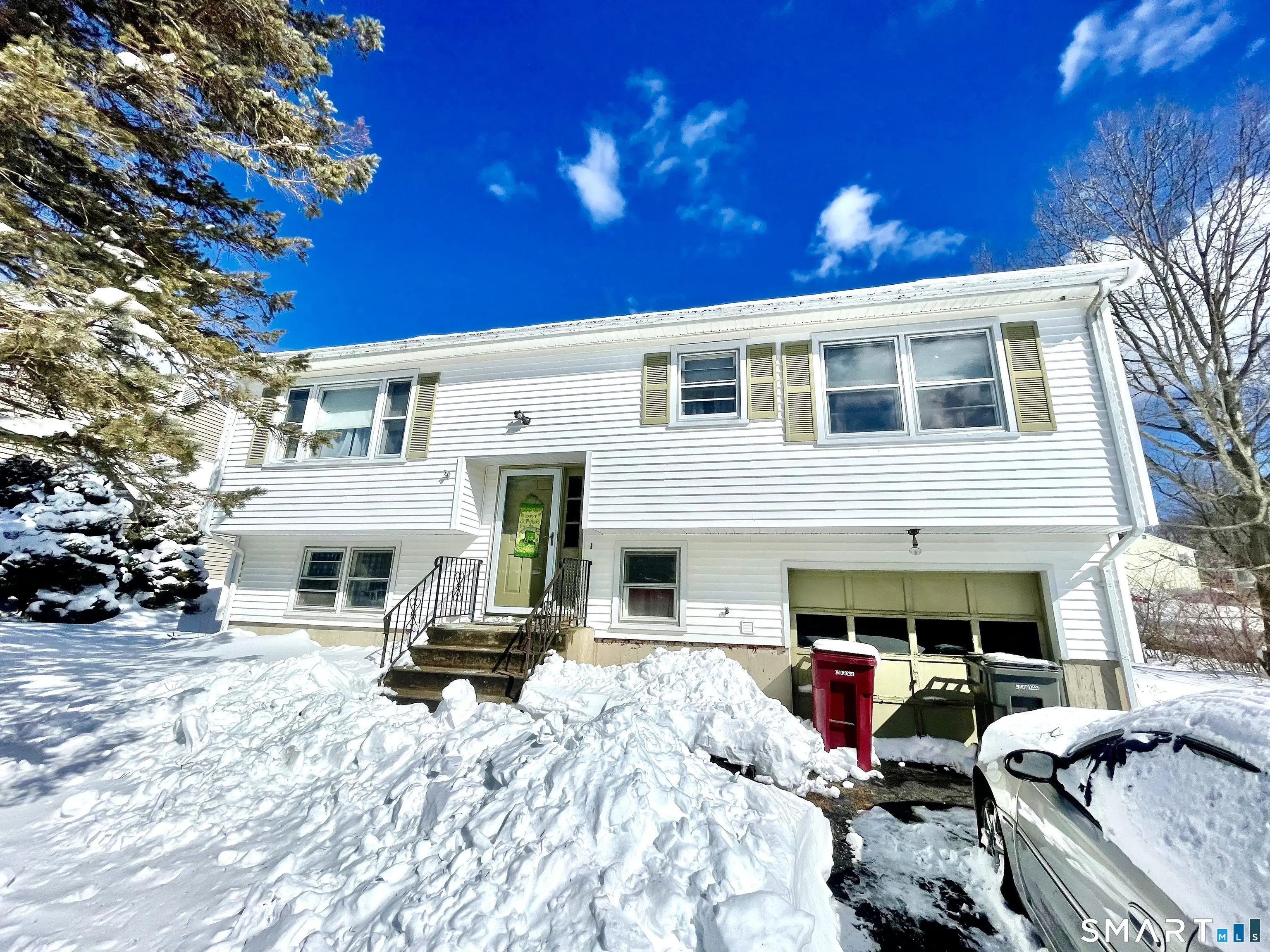 77 Meadow Lark Road, Naugatuck