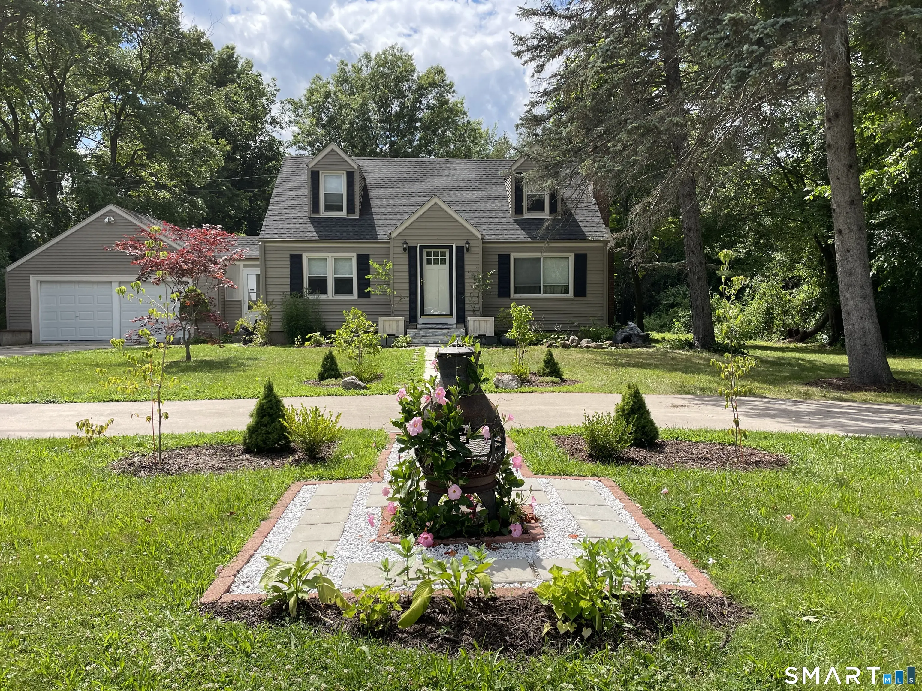 1347 Hall Boulevard, Bloomfield