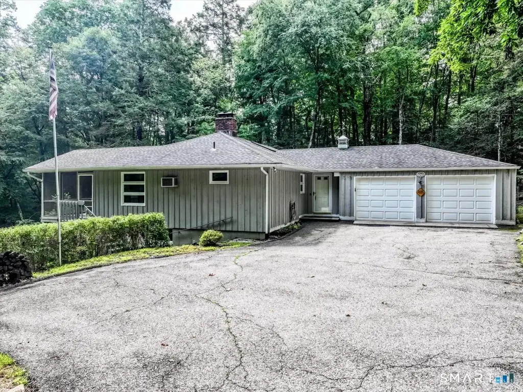 341 Candlewood Lake Road North, New Milford