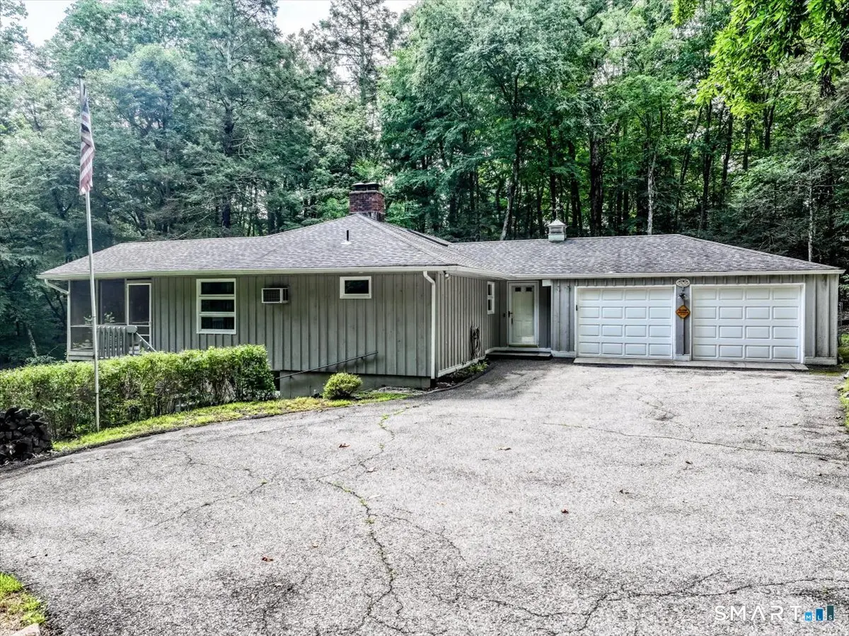 341 Candlewood Lake Road North, New Milford