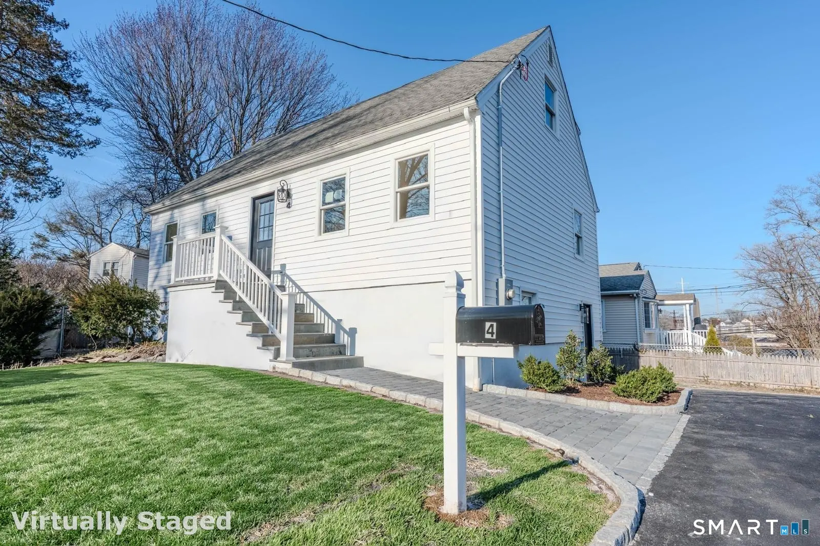 4 Robins Square East, Norwalk