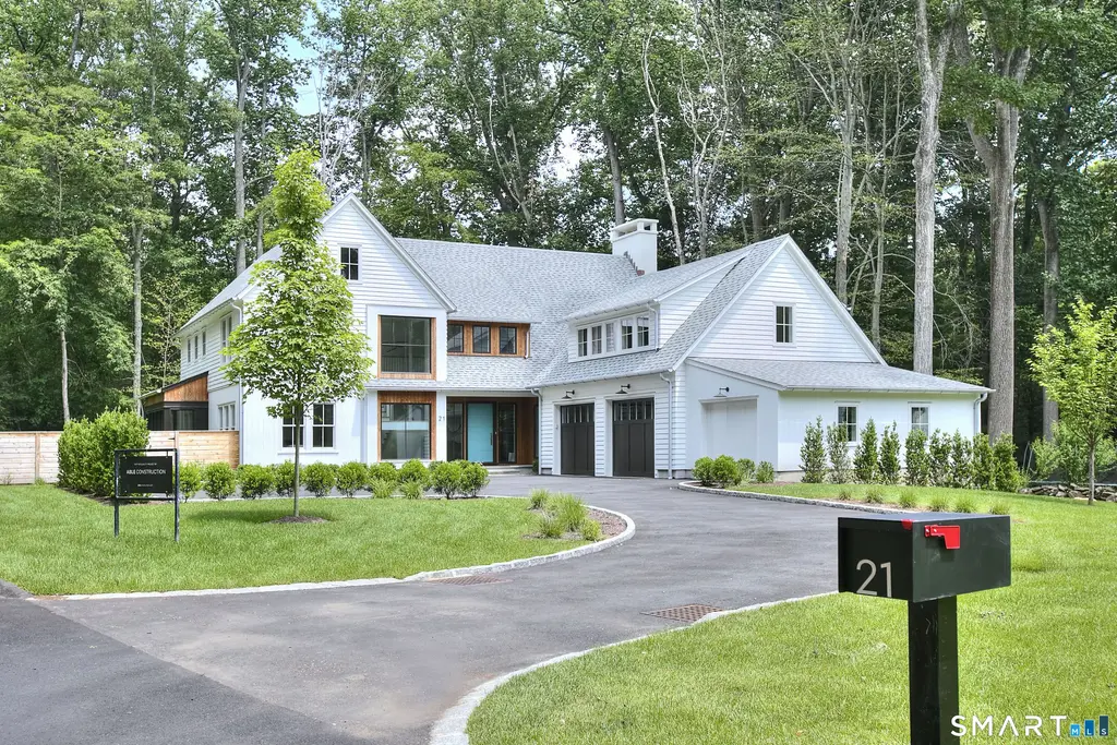 21 Lockwood Circle, Westport