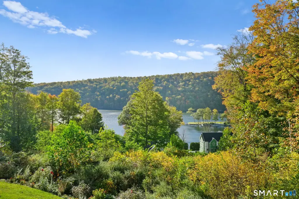 128 Carmen Hill Road, New Milford