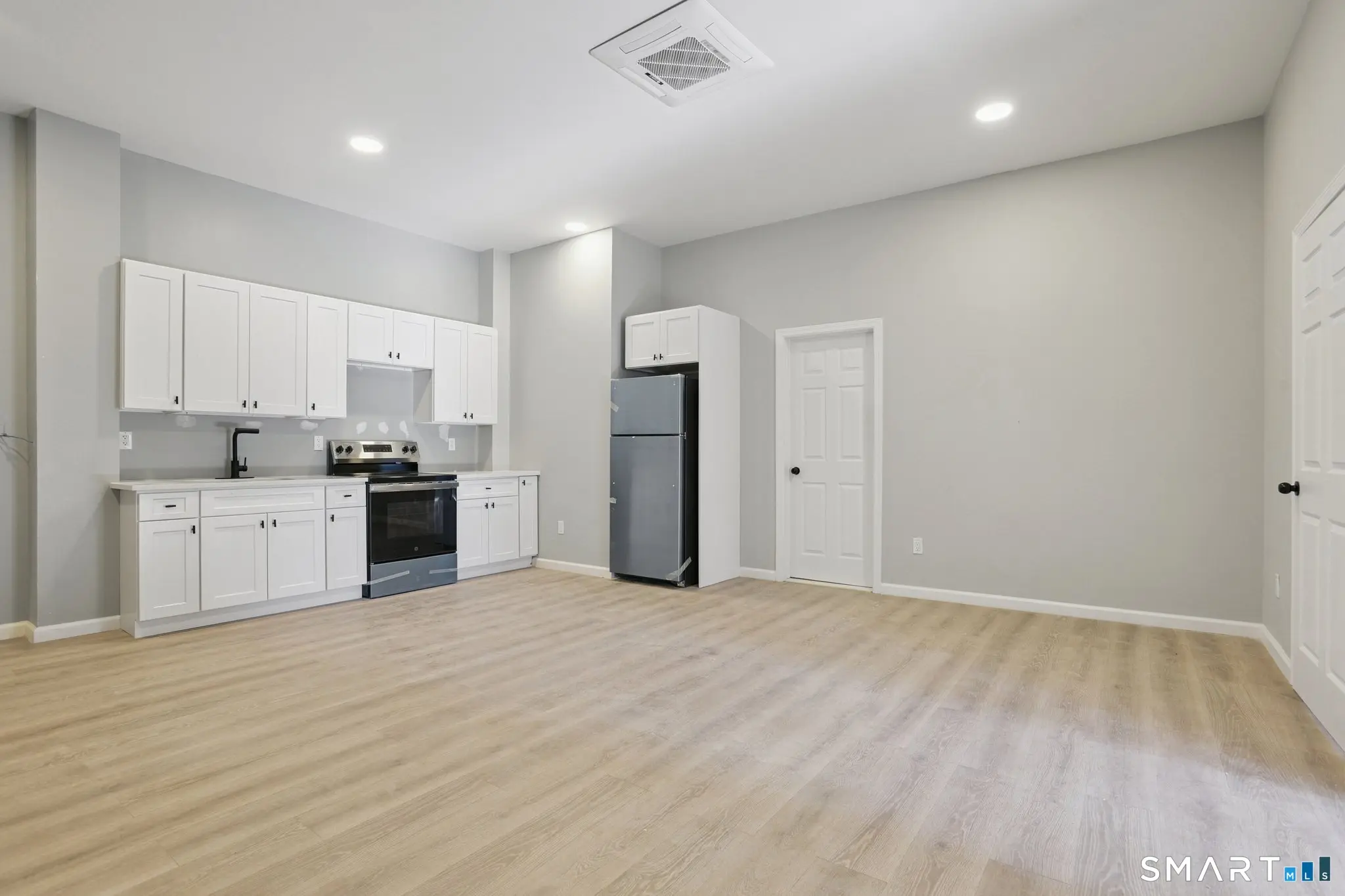 215-219 Bank Street 5, New London