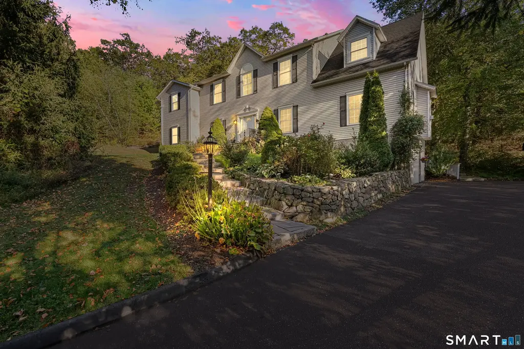 2 Abbey Lane, Newtown