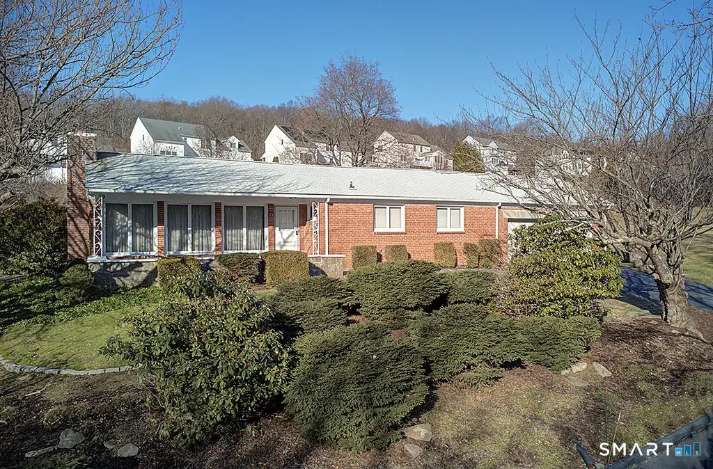 76 Gaylord Mountain Road, Hamden