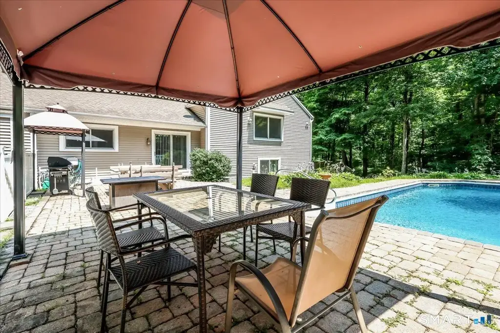 80 Pine Hollow Drive, Middlebury