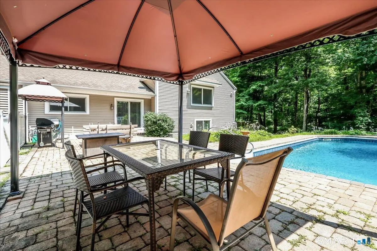 80 Pine Hollow Drive, Middlebury