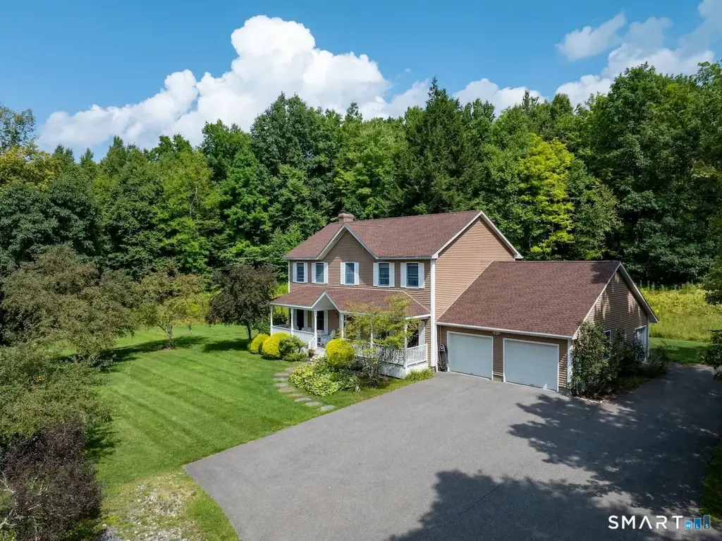 82 Valley Road, Cornwall