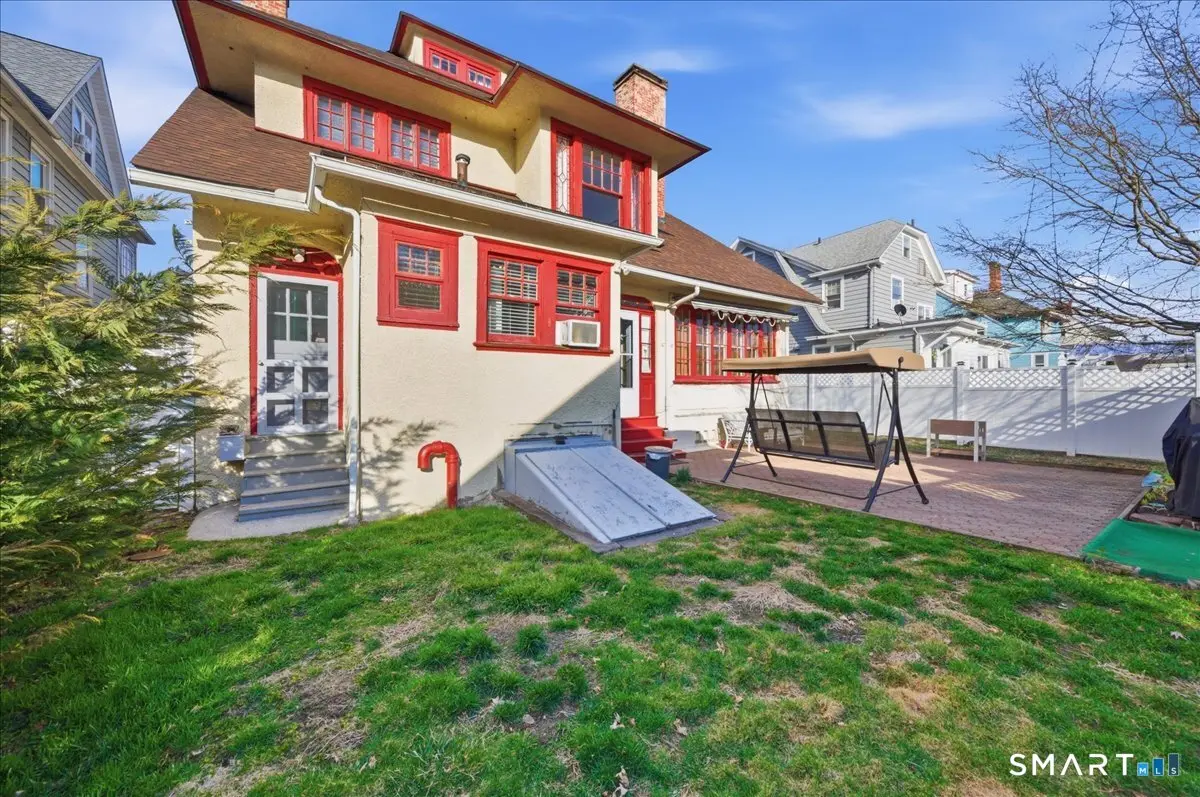 839 Laurel Avenue, Bridgeport