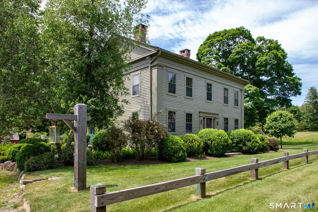 920 Main Street South, Woodbury