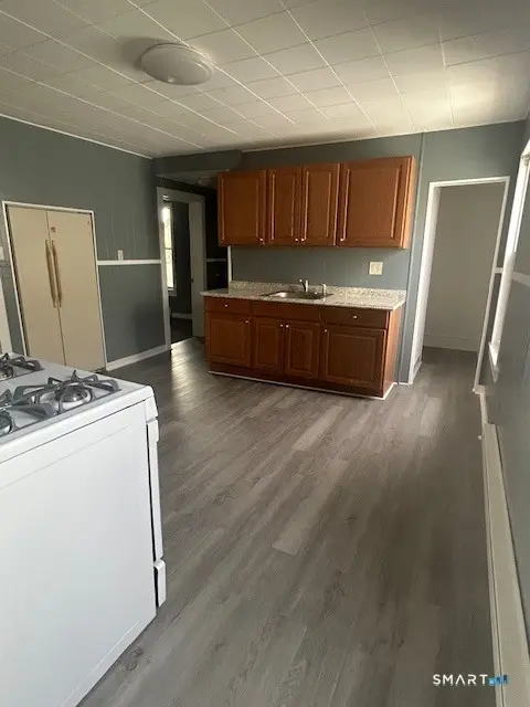 20 Lounsbury Avenue, Waterbury