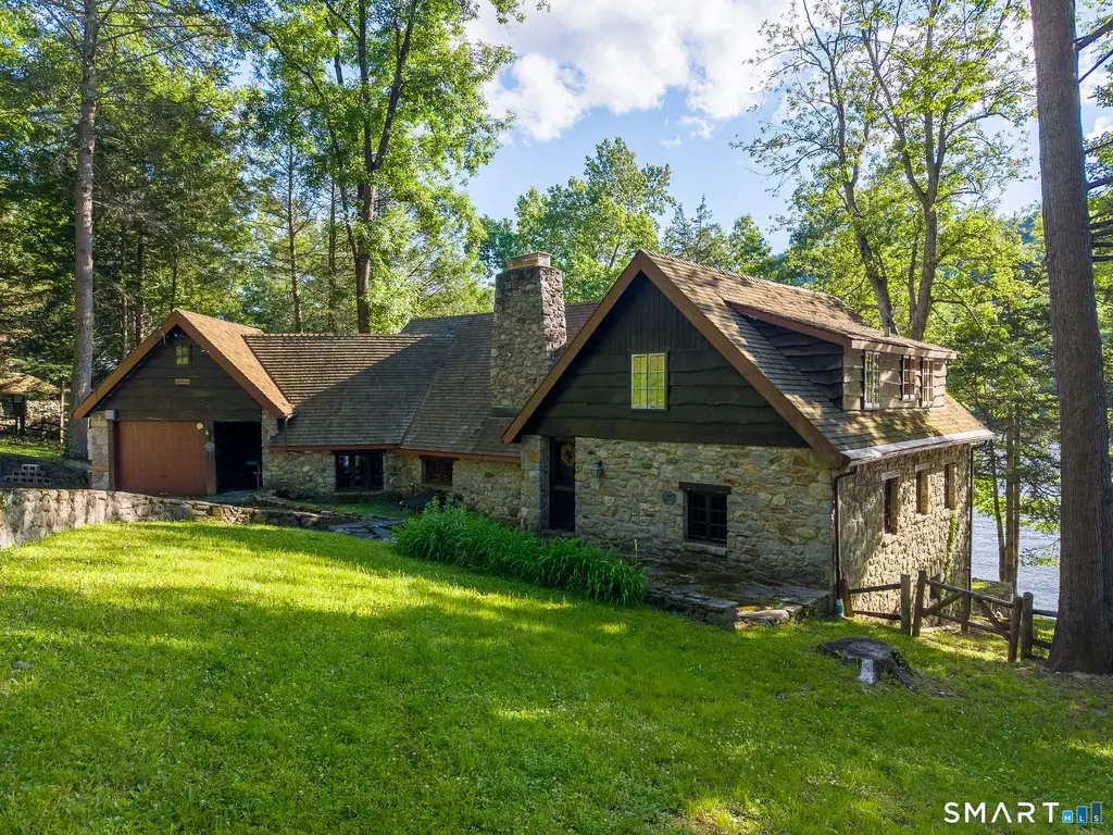 23 Echo Drive, New Milford