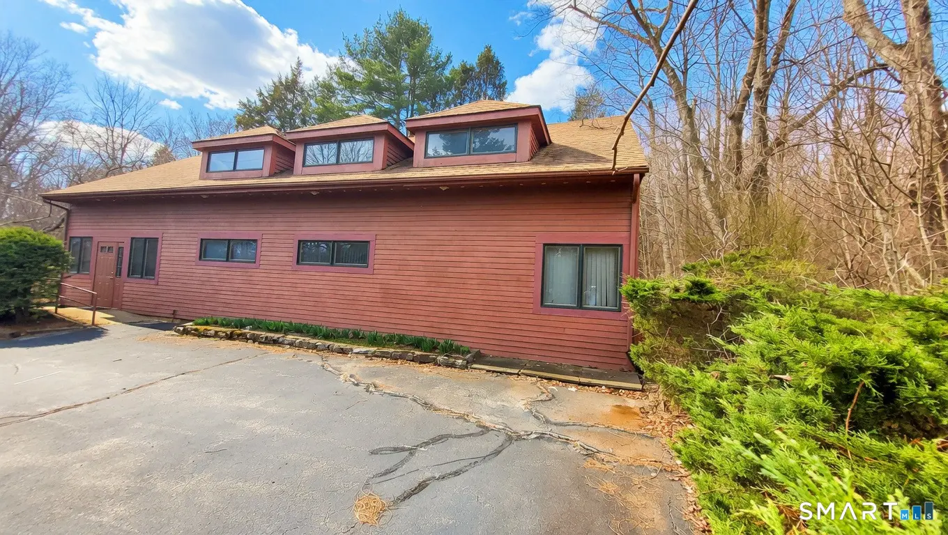 365 Storrs Road, Mansfield