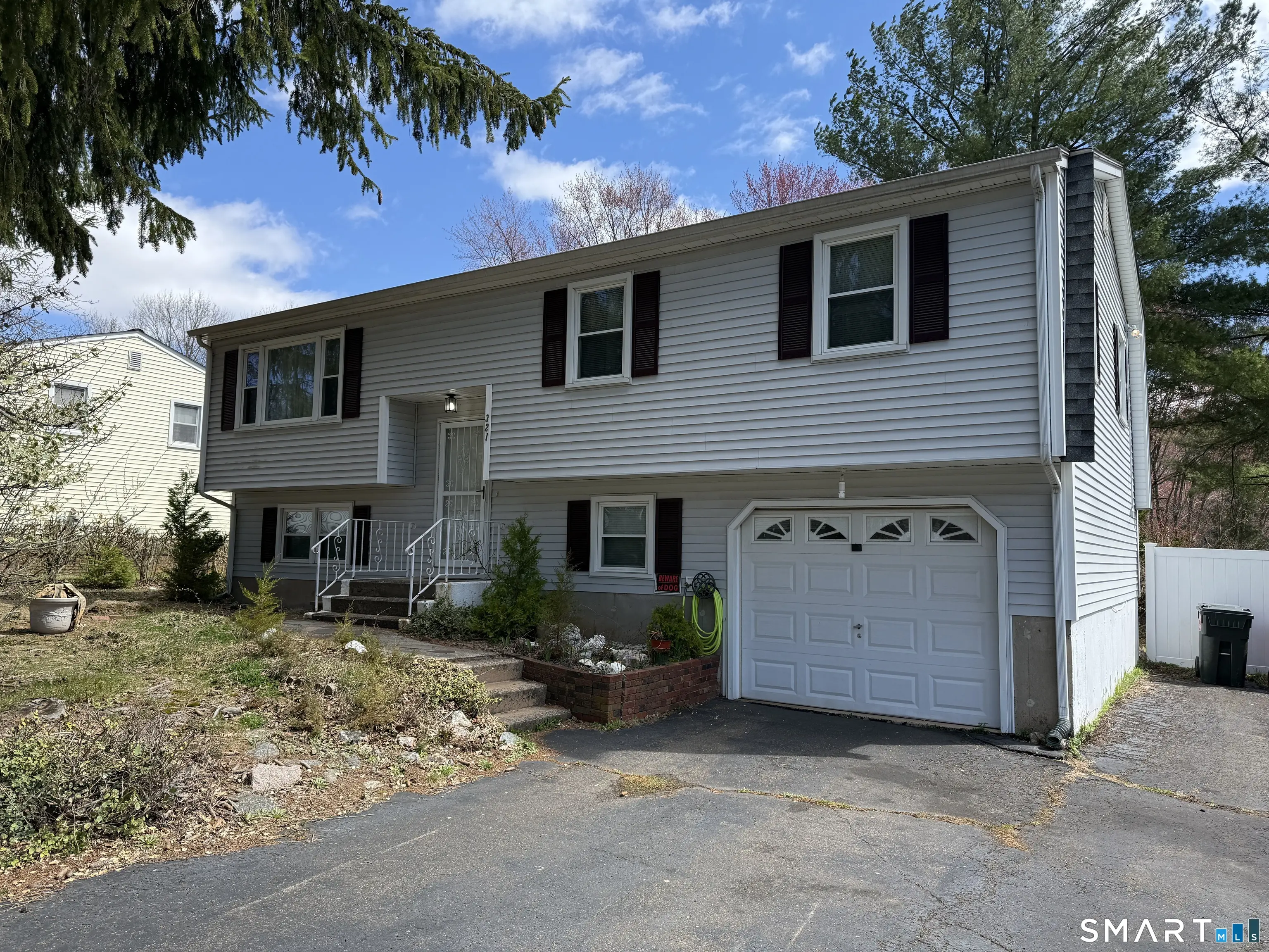 321 Knob Hill Road, Meriden