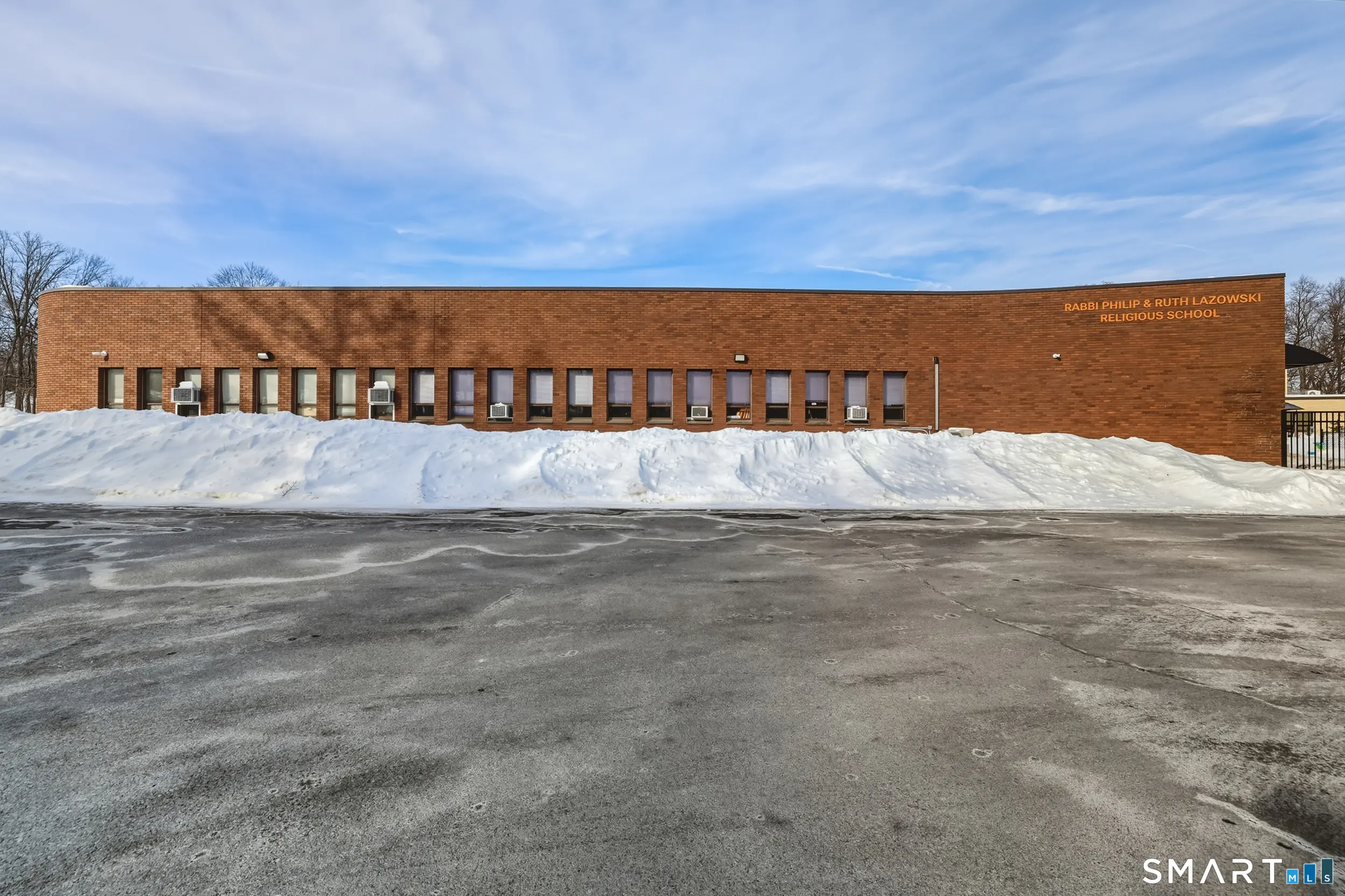 160 Mohegan Drive, West Hartford