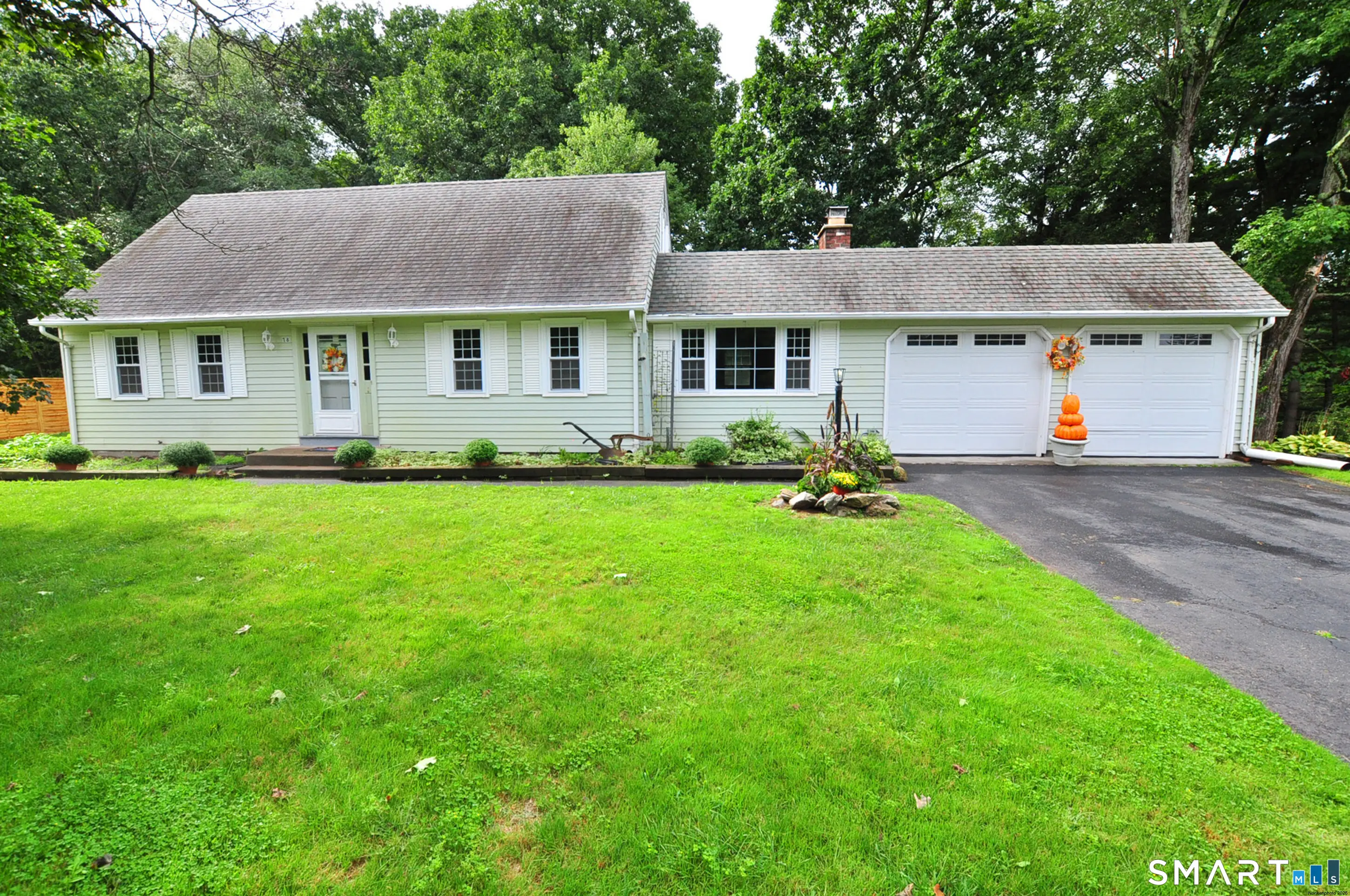 18 Margaret Drive, East Windsor