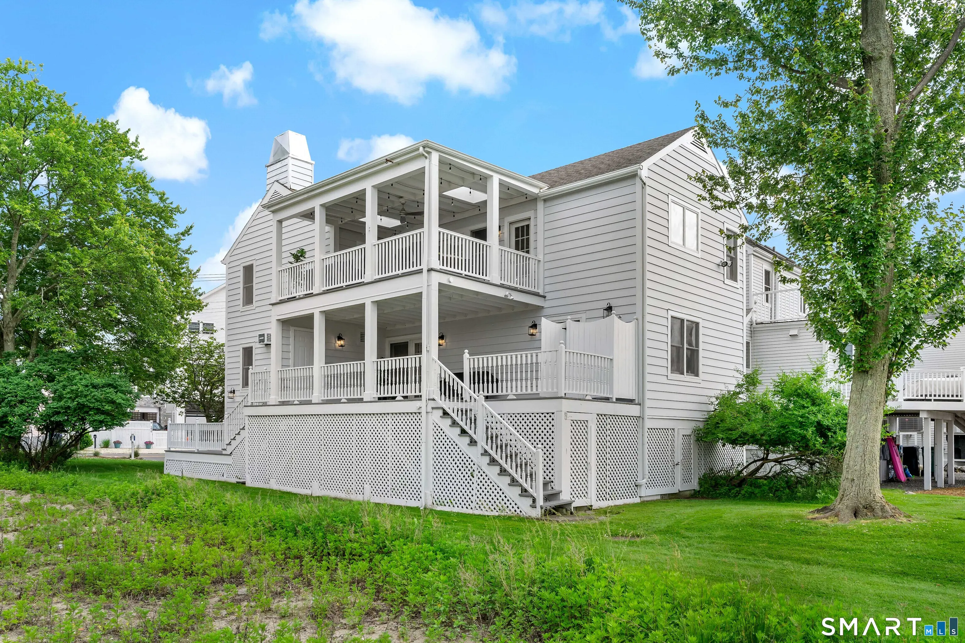 1016 Fairfield Beach Road, Fairfield