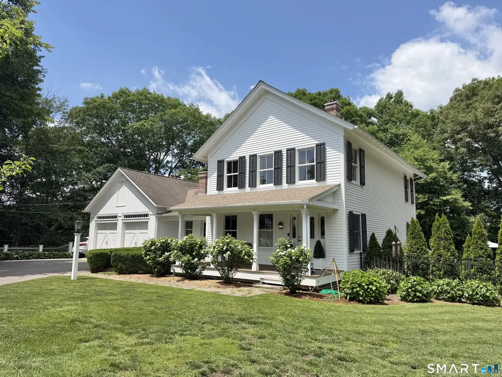 1 Hathaway Road, East Lyme